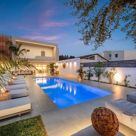 Hypnosis Beachside Villa With Private Heated Pool Georgioupoli Ngoại thất bức ảnh