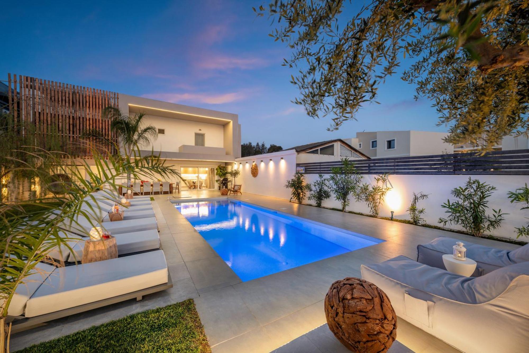 Hypnosis Beachside Villa With Private Heated Pool Georgioupoli Ngoại thất bức ảnh