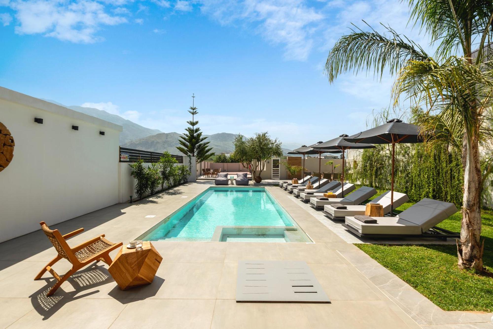 Hypnosis Beachside Villa With Private Heated Pool Georgioupoli Ngoại thất bức ảnh