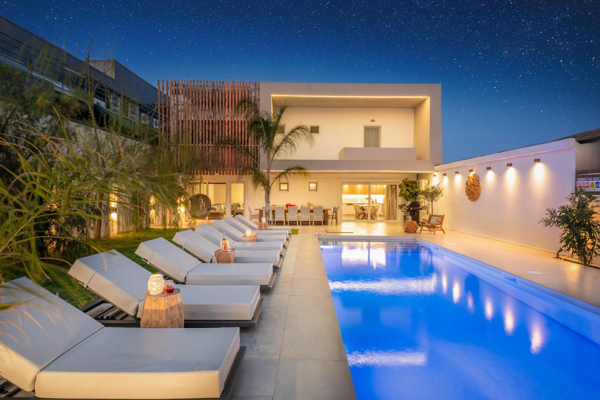 Hypnosis Beachside Villa With Private Heated Pool Georgioupoli Ngoại thất bức ảnh
